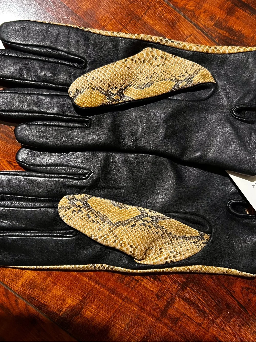 NWT Wilsons Leather Snake-Print Genuine Leather Gloves in Tan and Black Large